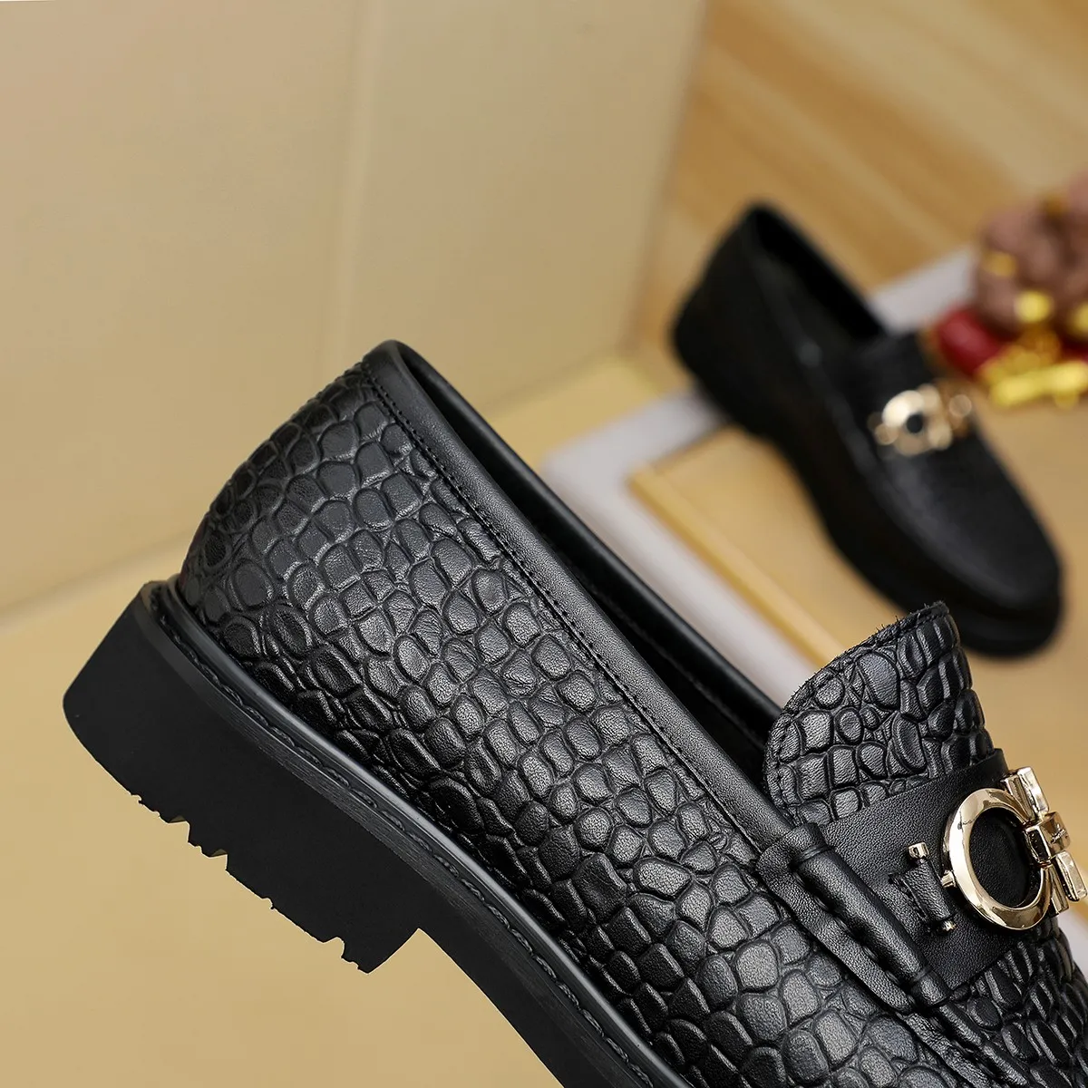 Men's shoes 💰500 Ferragamo [Ferragamo] top imported suit men's shoes 💯Original copy of the official website, product materials: selected imported embossed calfskin + luxury hardware buckle accessories ~ imported water-dyed cow 🐂 leather lining. Strong three-dimensional visual effect, original combination outsole, multiple colors available😘 Size: 38-44 (.45.46.4. Customized)